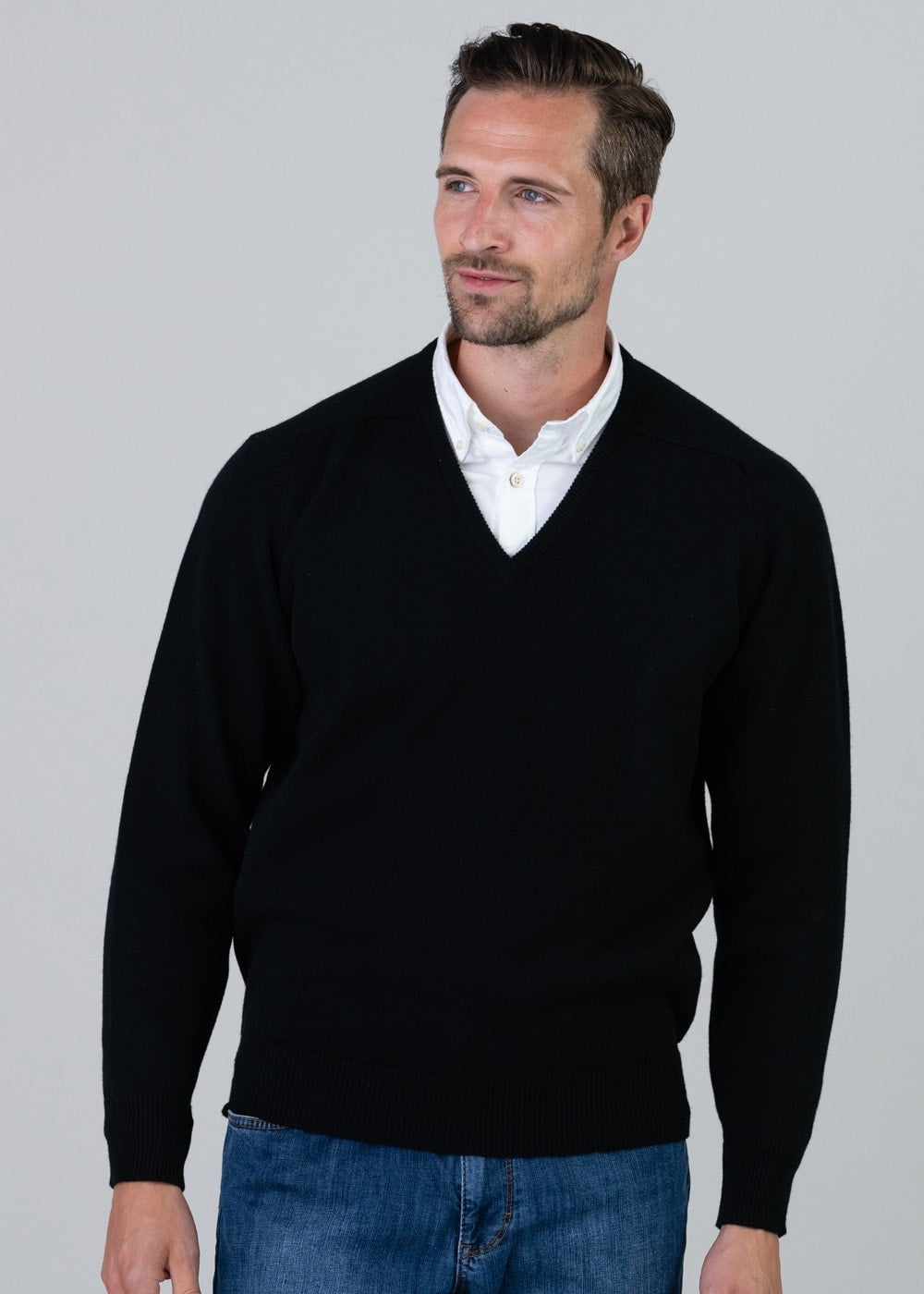 Leven 2 Ply Lambswool V-Neck - Black - 2