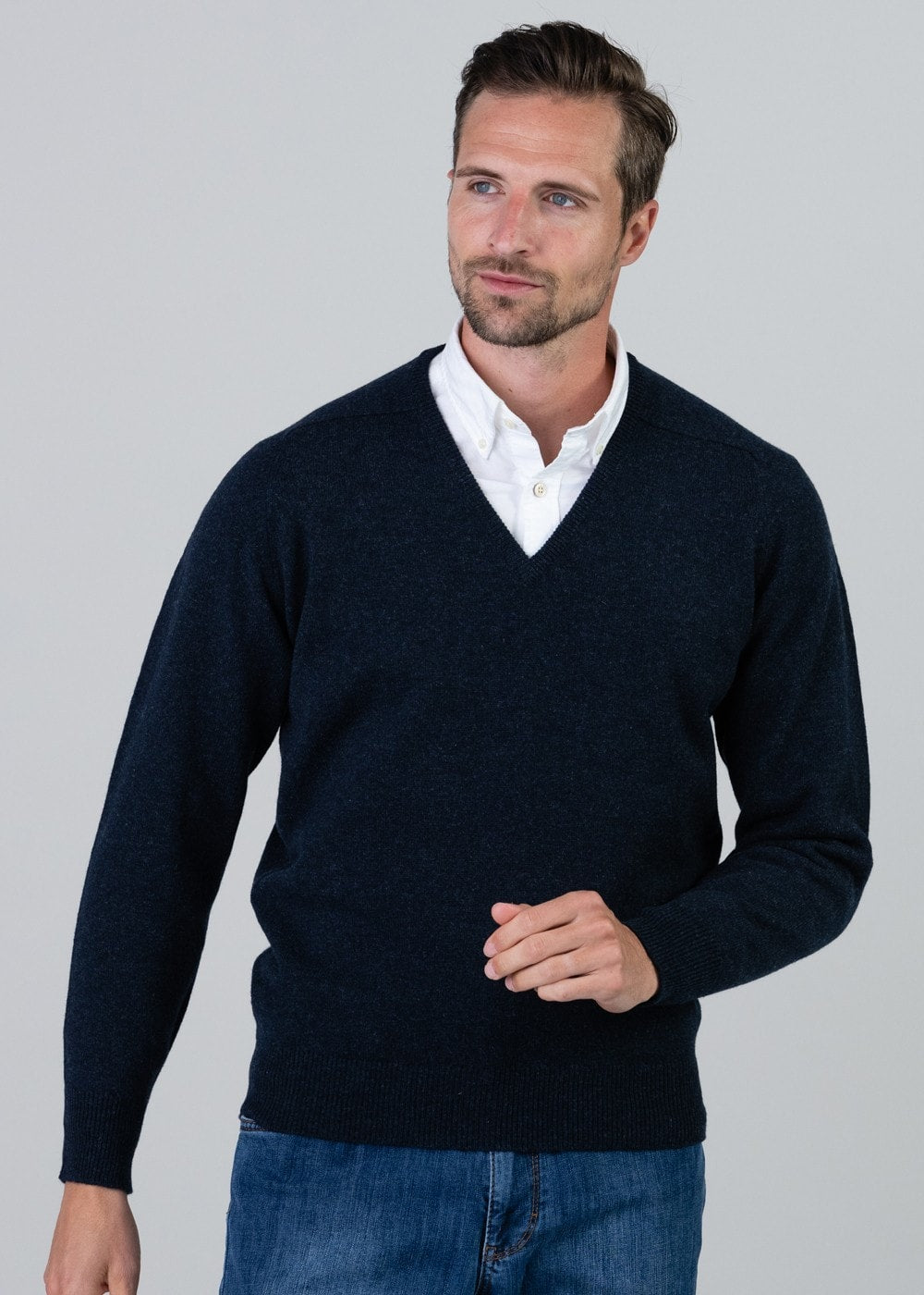 Leven 2 Ply Lambswool V-Neck - Midnight - 2