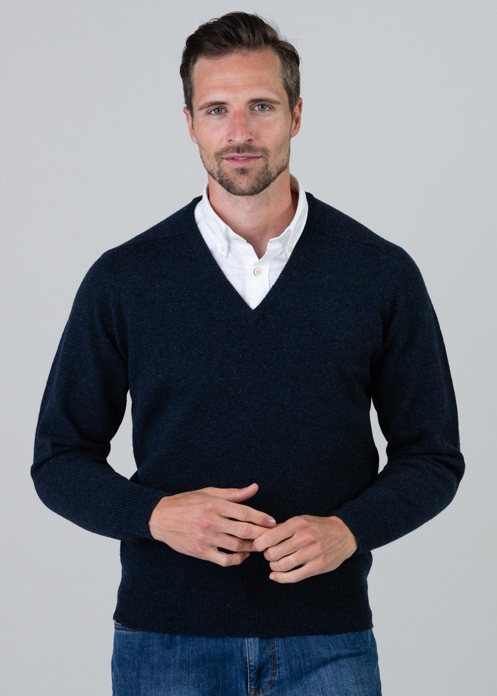 Leven 2 Ply Lambswool V-Neck - Midnight - 4