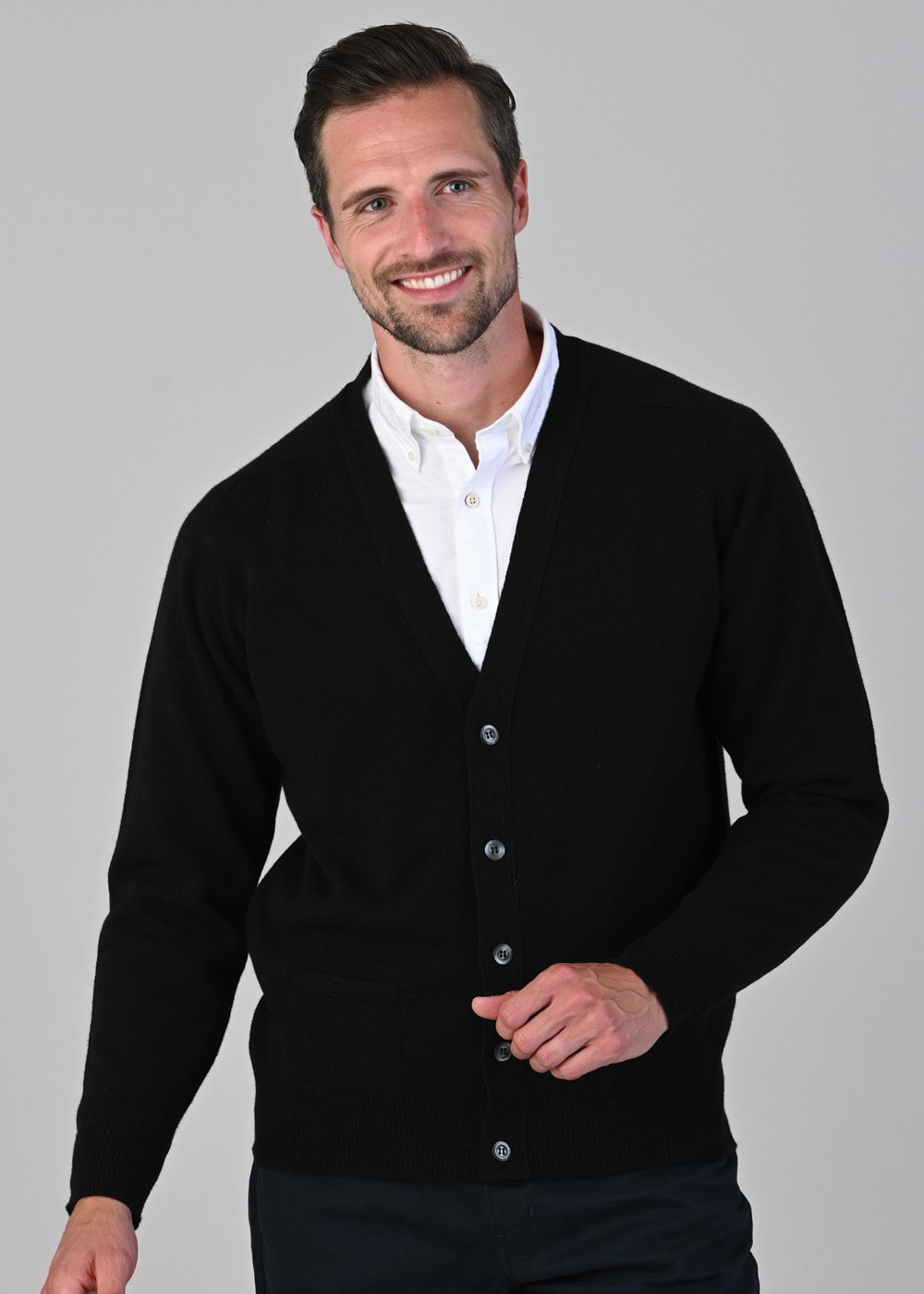 Leven 2 Ply Lambswool Cardigan - Black - 3