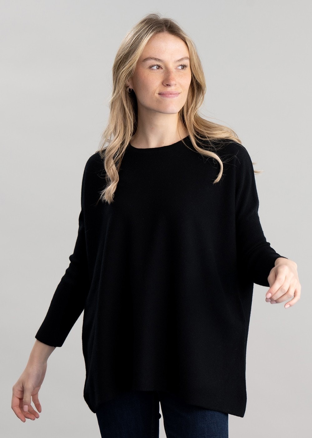 Beatrice Crew Cape - Black - 2