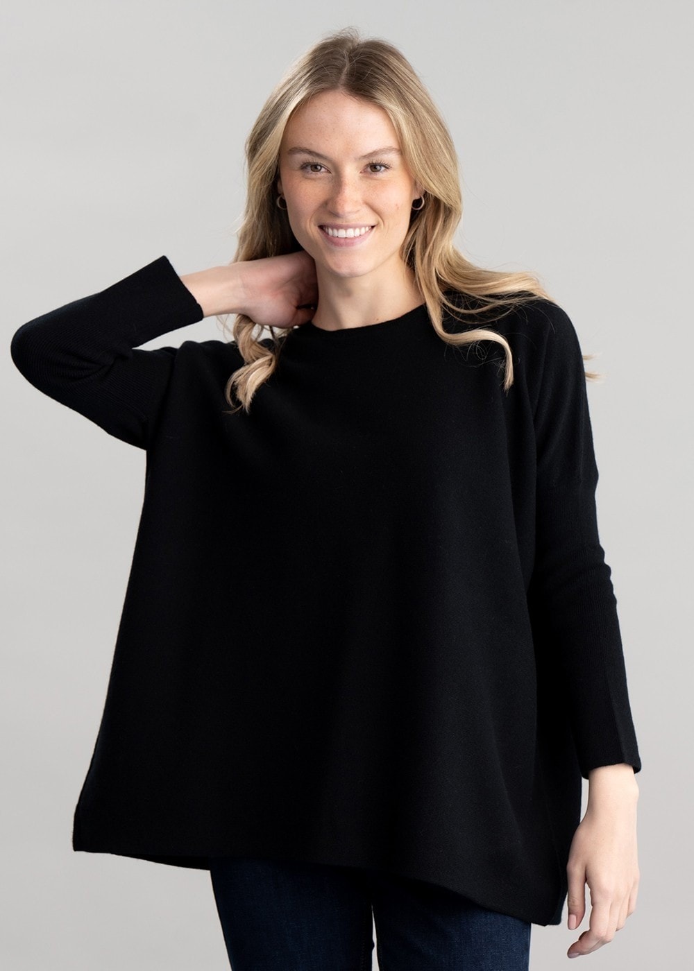 Beatrice Crew Cape - Black - 3