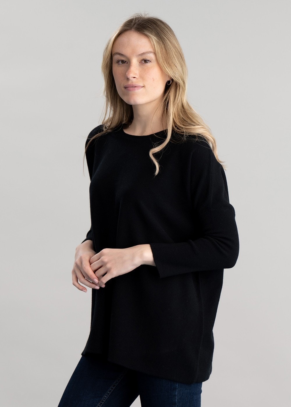 Beatrice Crew Cape - Black - 4