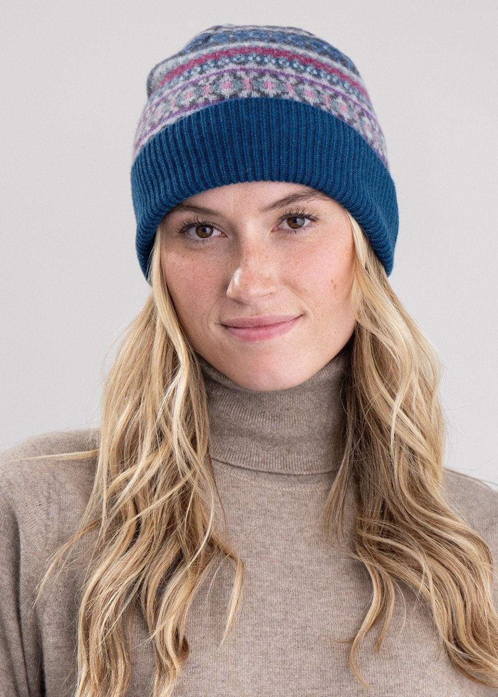 Alba Lambswool Beanie - Peacock - 3