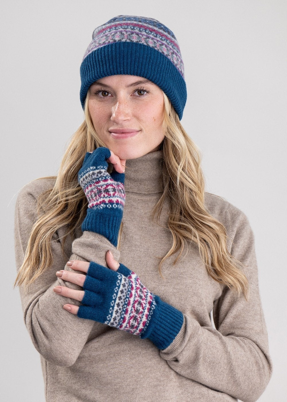 Alba Lambswool Beanie - Peacock - 4