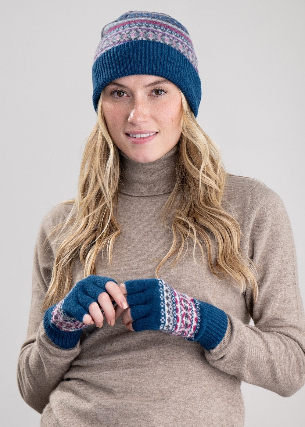 Alba Lambswool Fingerless Gloves - Peacock - 3