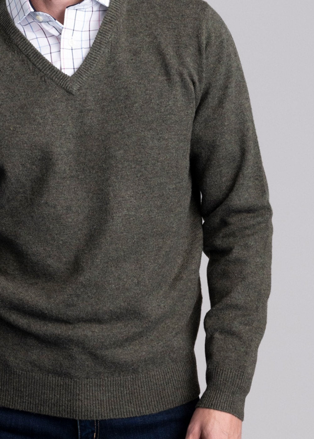 Lewis Lambswool V-Neck Jumper - Woodland - 5